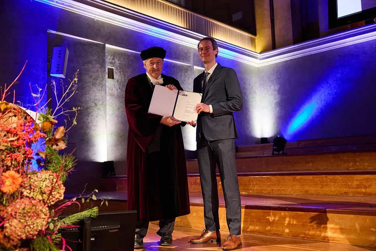 Teaser image to Tom Sterkenburg Wins Karl-Heinz Hoffmann Prize of the Bavarian Academy of Sciences