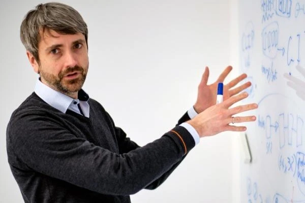 Teaser image to Cybersecurity: “Even smart light bulbs harbor risks”